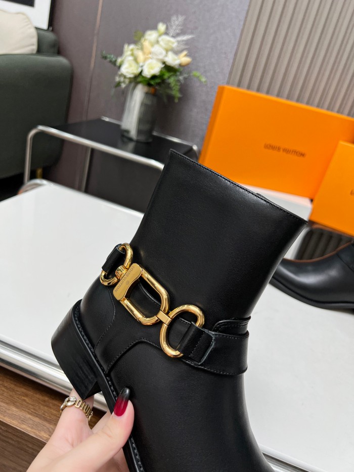 LV 008 boots XM023