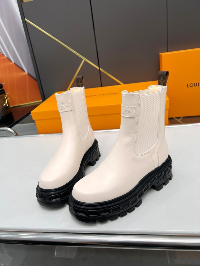LV 002 boots XM063