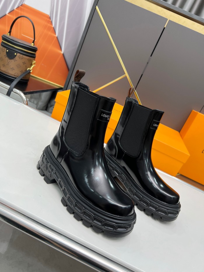 LV 002 boots XM063