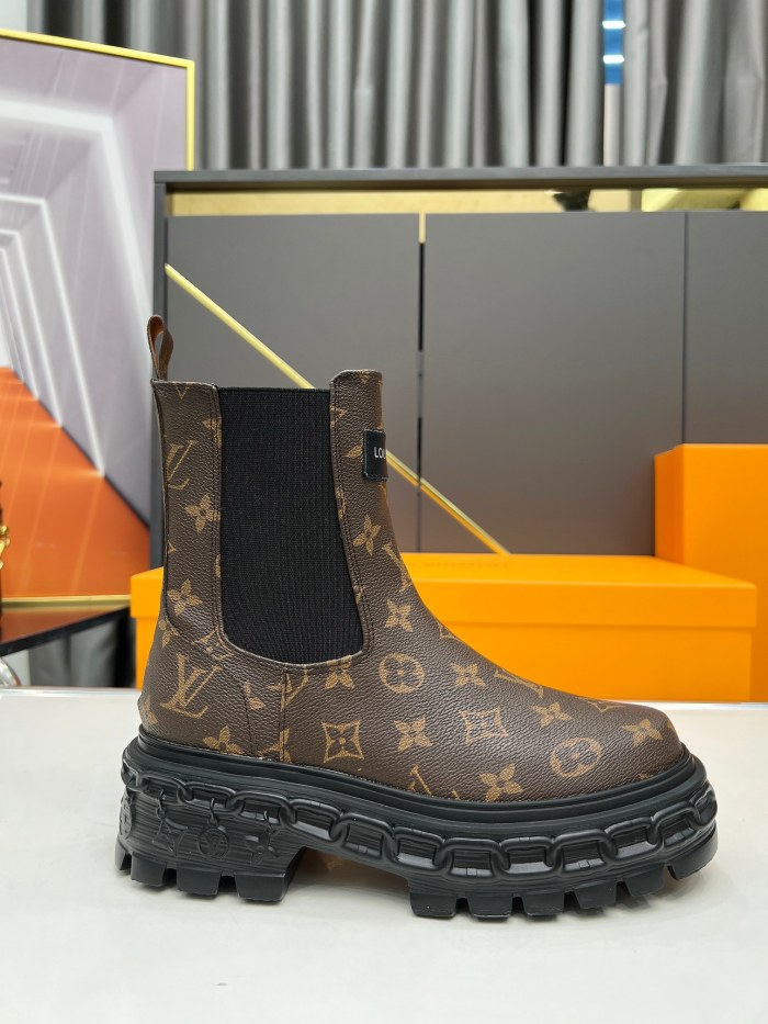 LV 002 boots XM063