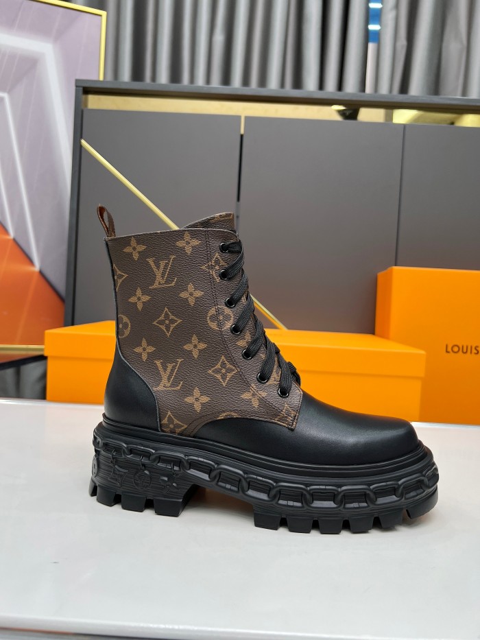 LV 002 boots XM063