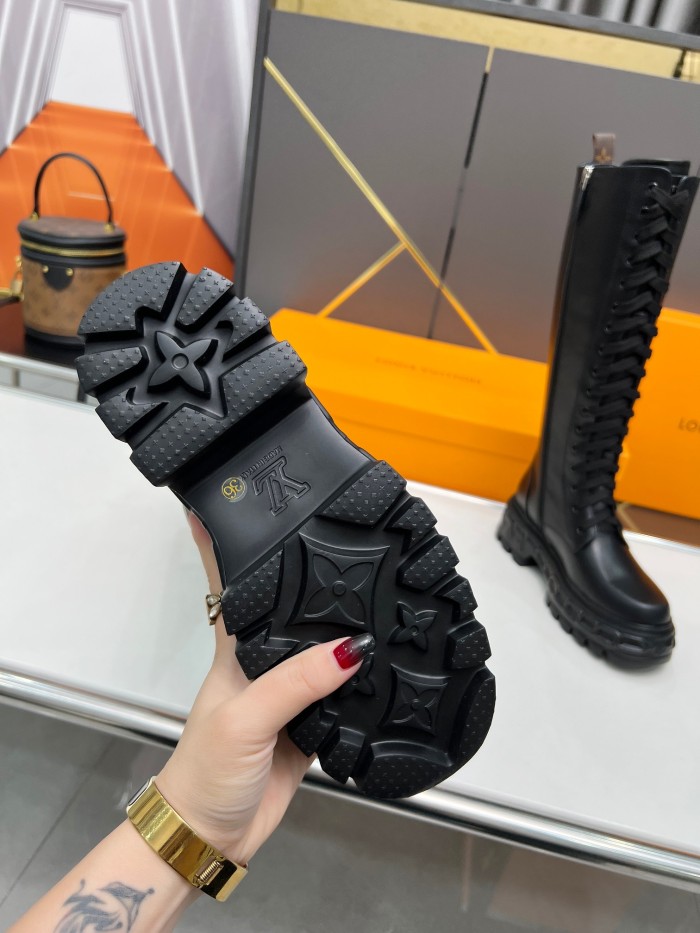 LV 003 boots XM054