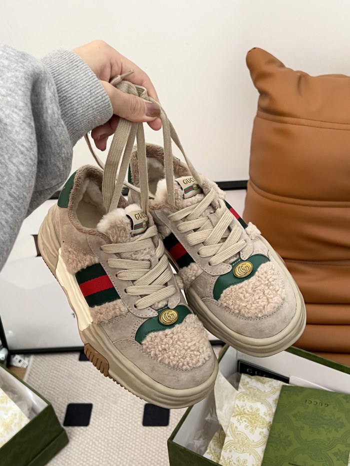 Gucci 022 Casual shoes XM092