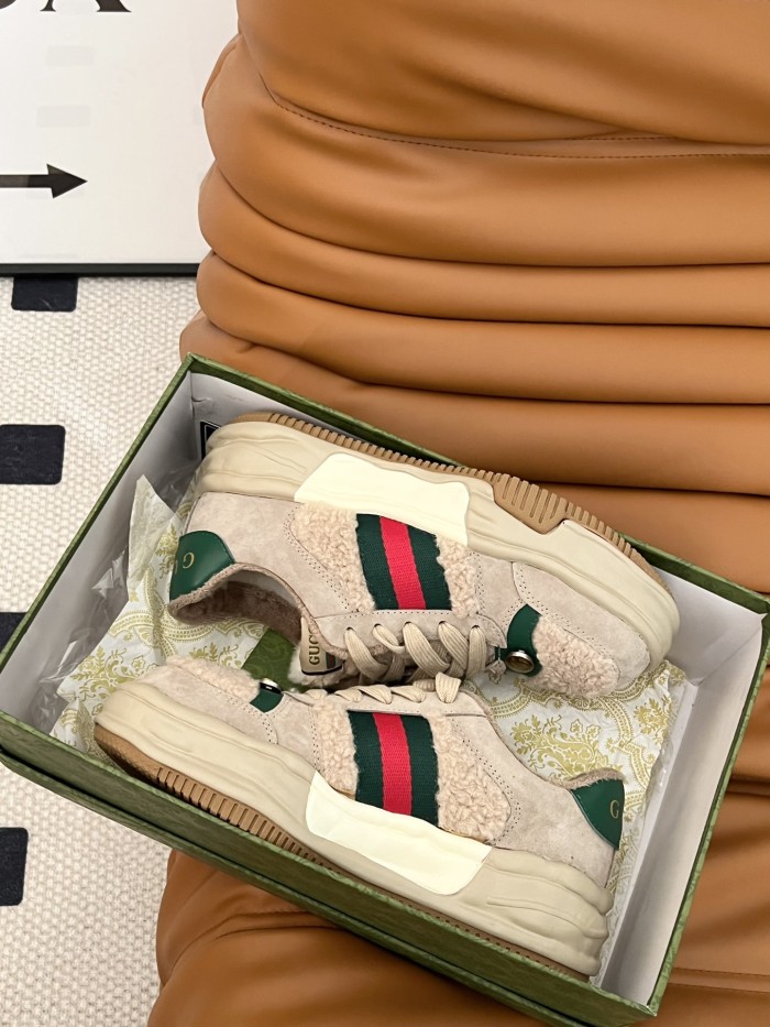 Gucci 022 Casual shoes XM092