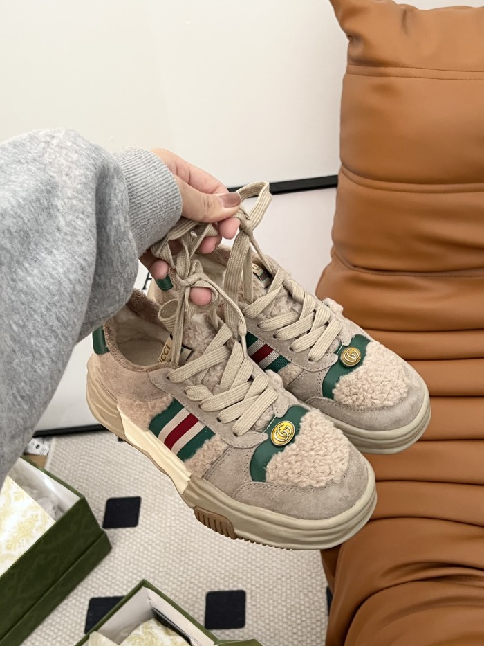 Gucci 022 Casual shoes XM092