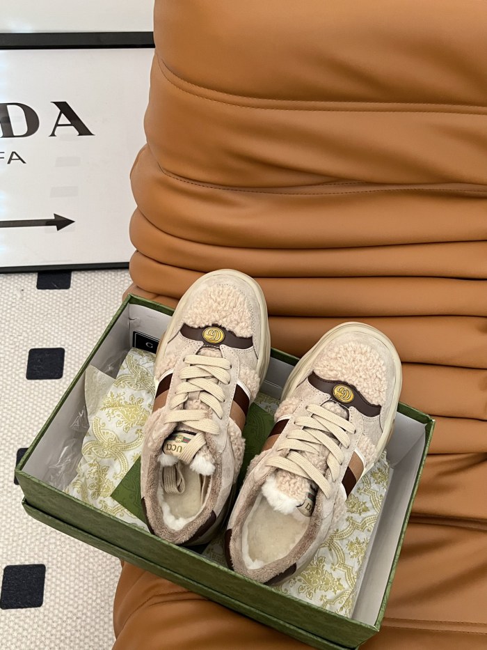 Gucci 022 Casual shoes XM092