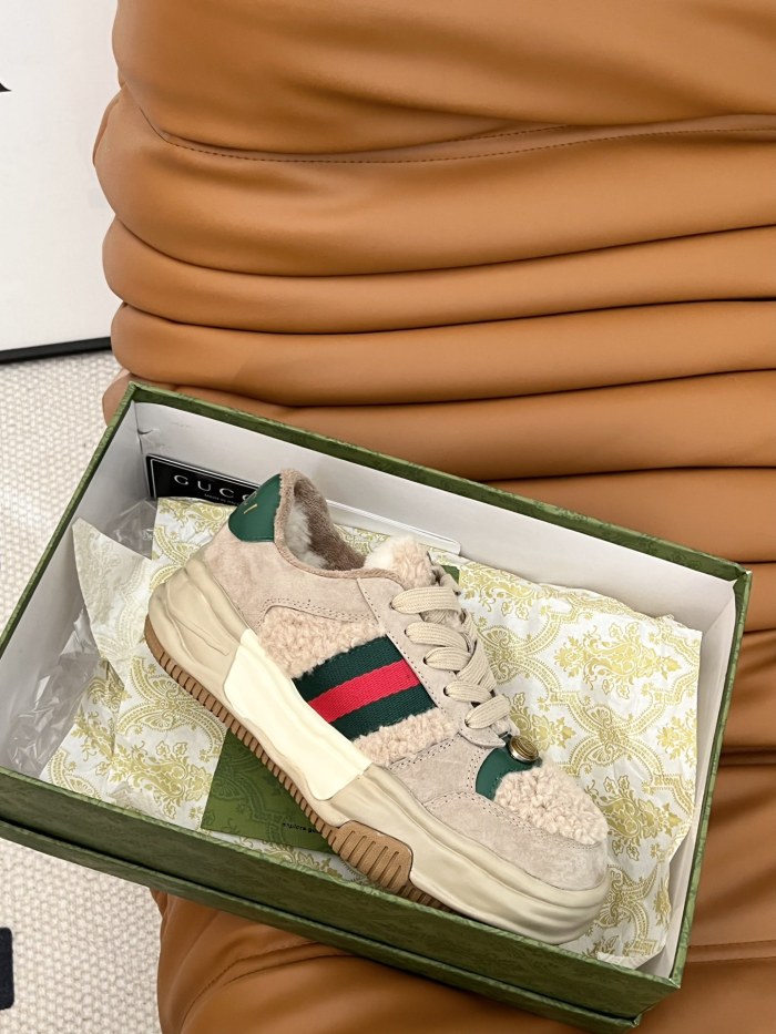 Gucci 022 Casual shoes XM092
