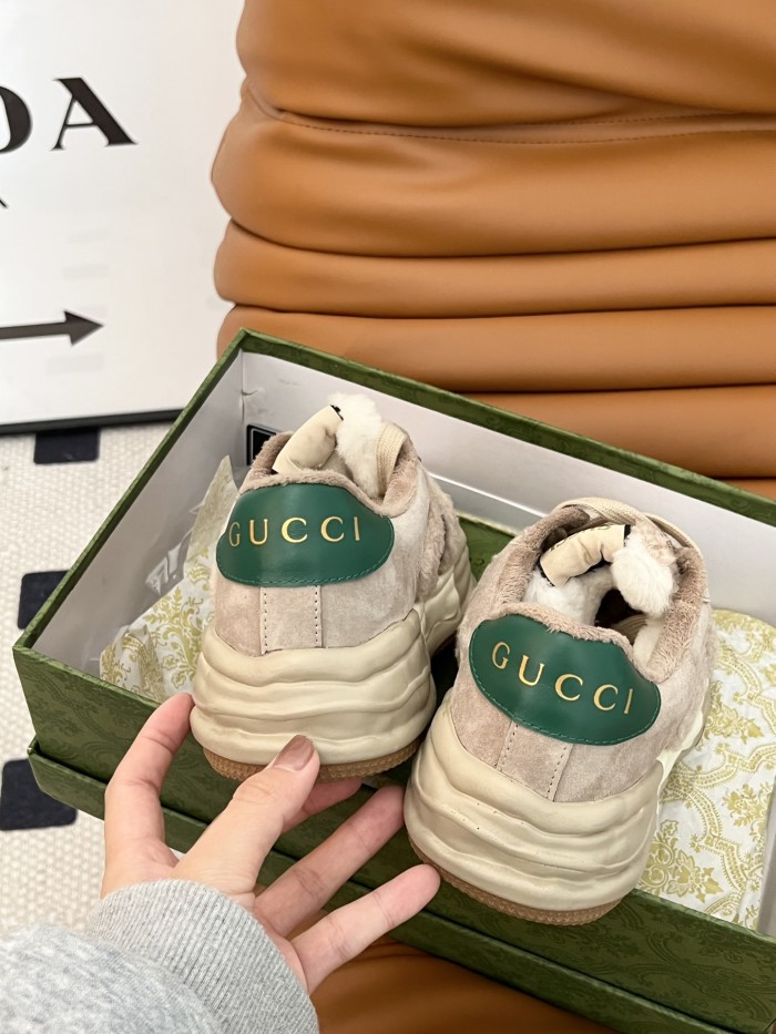 Gucci 022 Casual shoes XM092