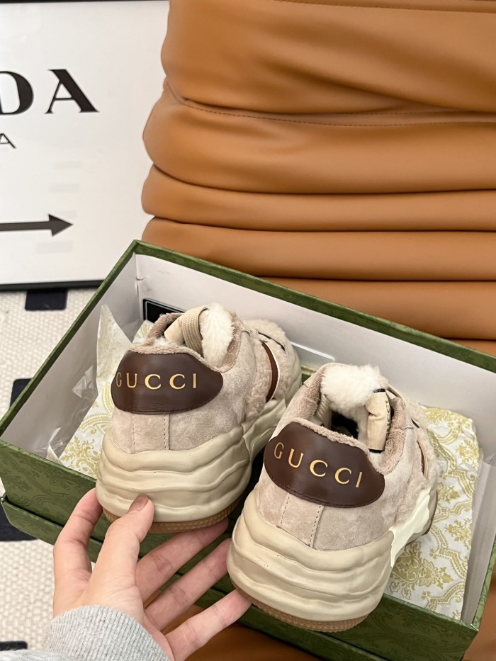 Gucci 022 Casual shoes XM092