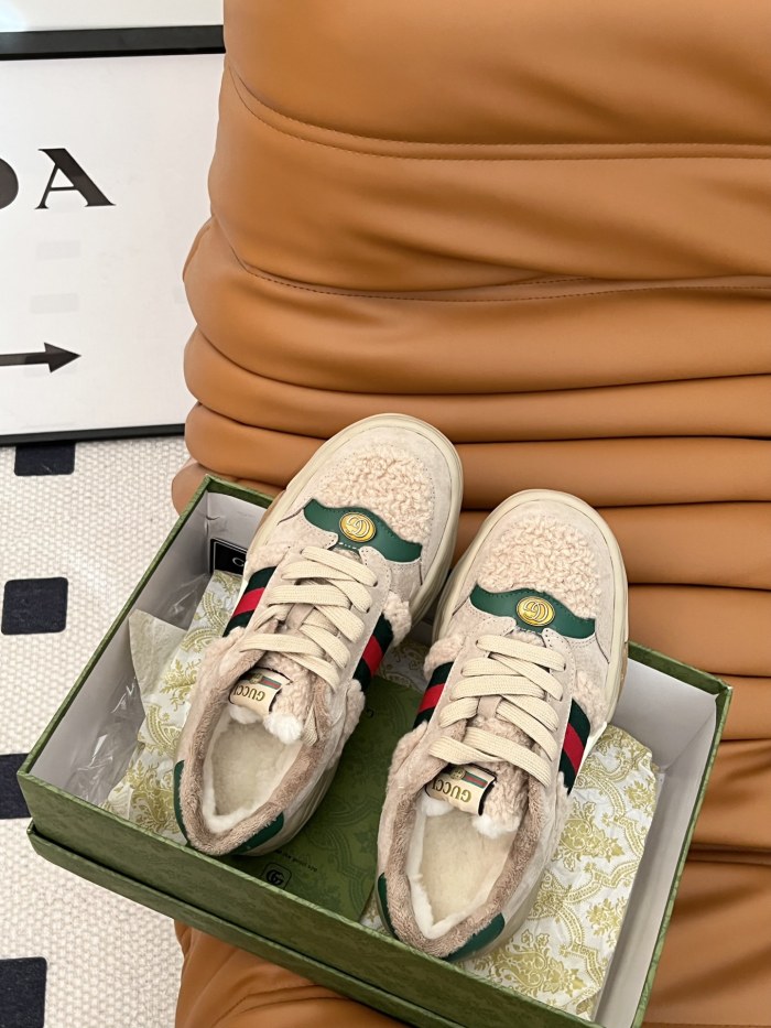 Gucci 022 Casual shoes XM092