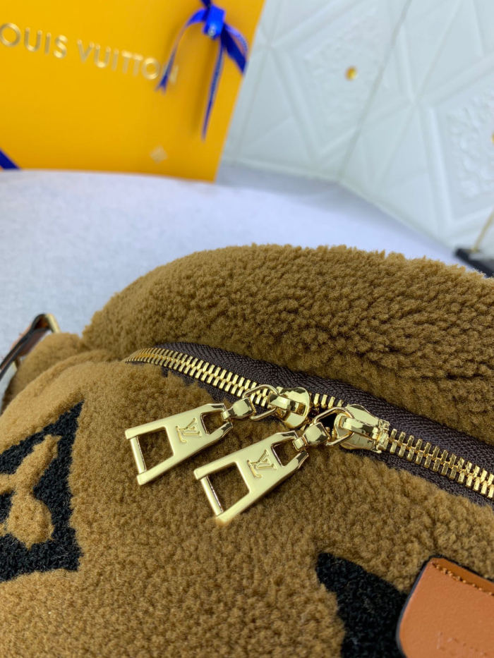 Louis Vuitton BUMBAG M55425 LM051 37cm