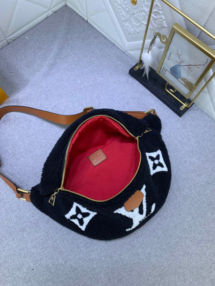 Louis Vuitton BUMBAG M55425 LM051 37cm