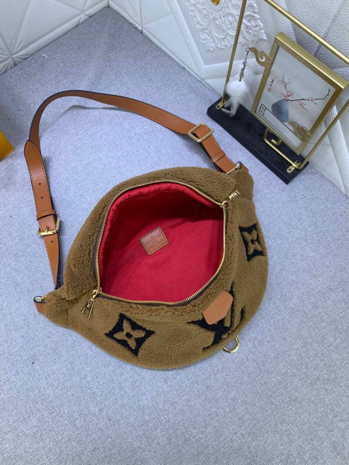 Louis Vuitton BUMBAG M55425 LM051 37cm