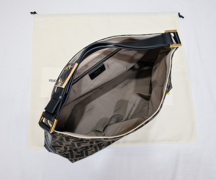 Fendi Vintage Shoulder Bag 1934 LM071 36cm