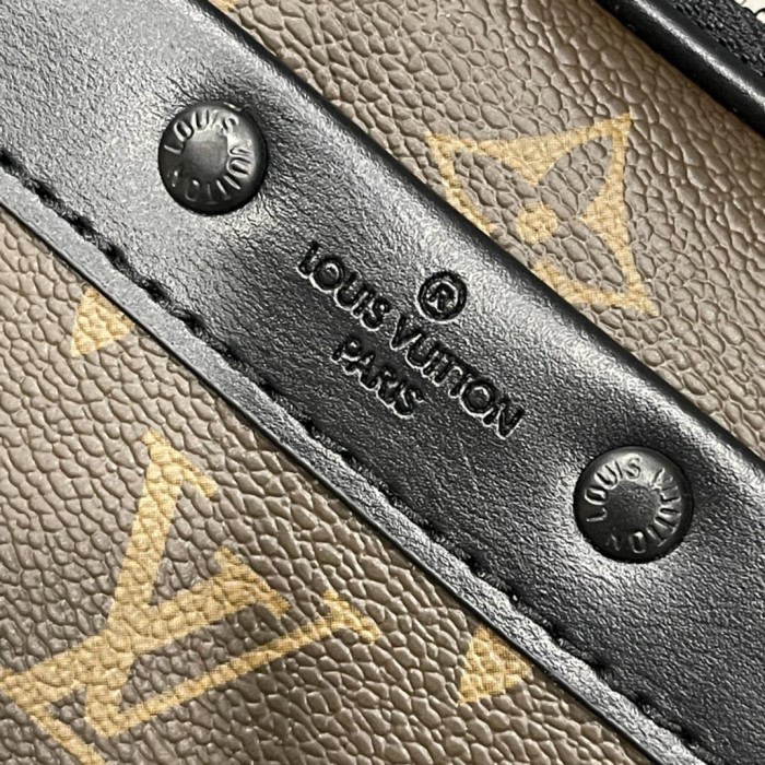 LV Alpha Messenger Bag M82542 LM031 18.5cm