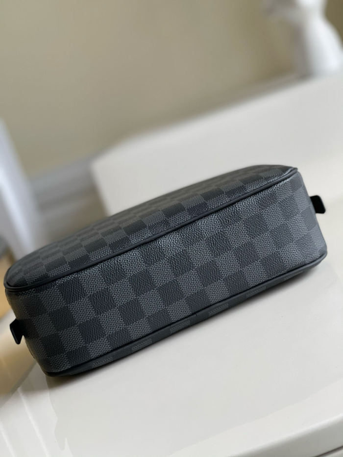 Louis Vuitton Toiletry Pouch M43383 LM001 26cm
