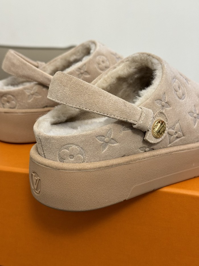 LV shoes 018 XM023