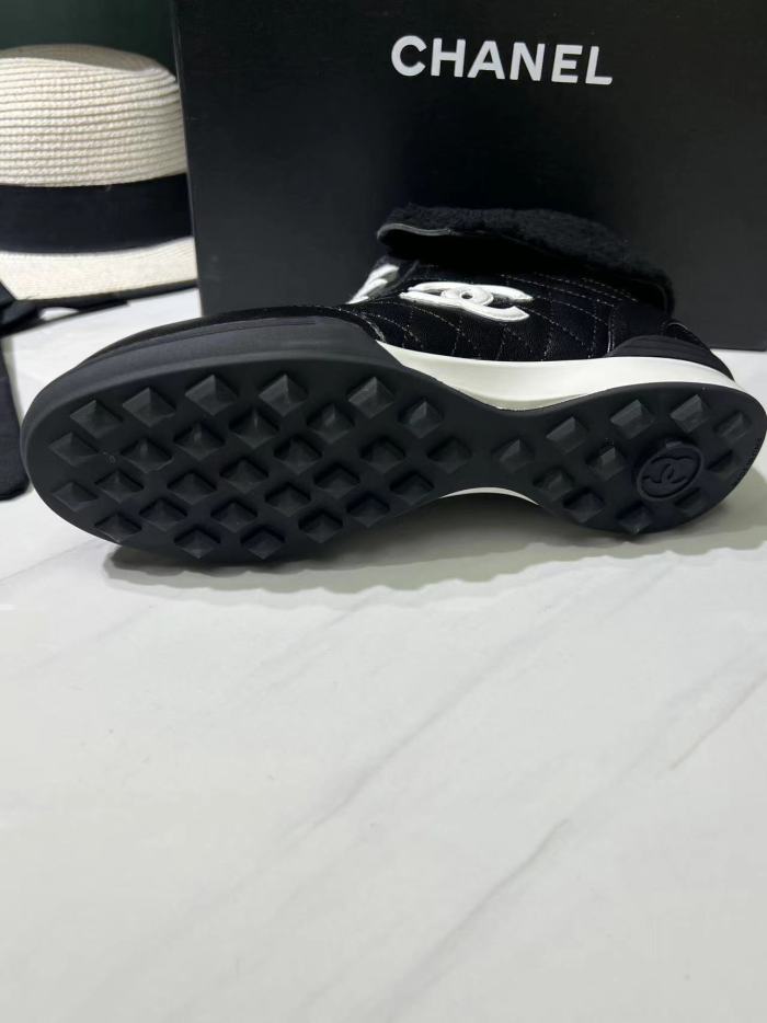 Chanel 022 Casual shoes XM053