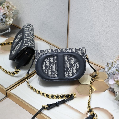 Dior CD Signature Bag With Strap 5777 XB002 21cm