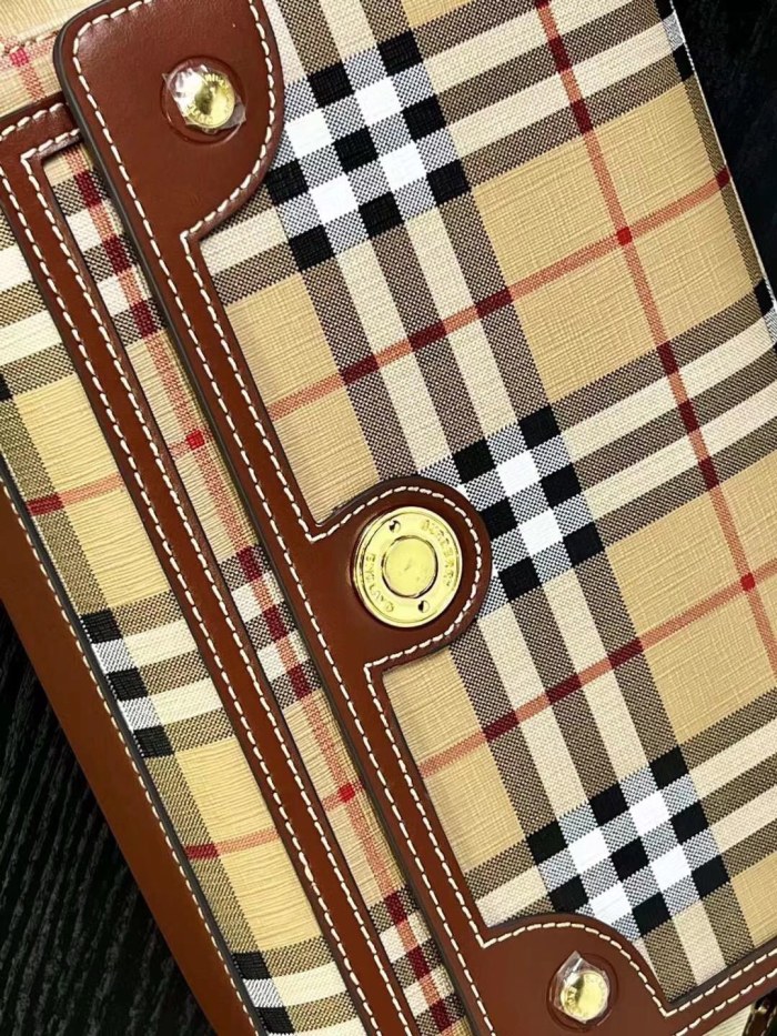 Burberry Note Bag 8350 WX012 25cm