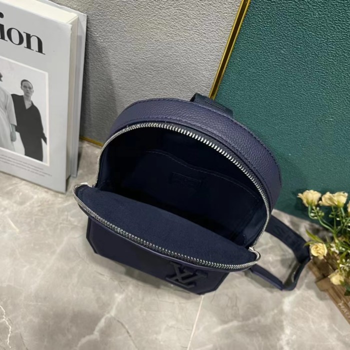 LV Pilot Slingbag M23736 XX061 20cm