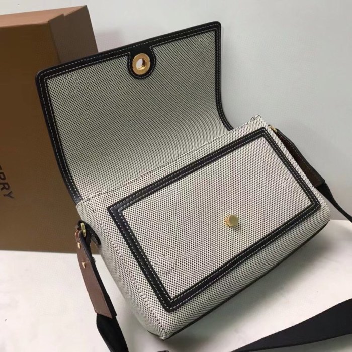 Burberry Note Bag 8350 WX012 25cm