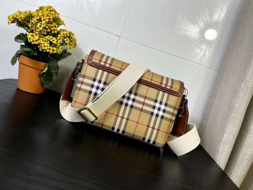 Burberry Note Bag 8350 WX012 25cm