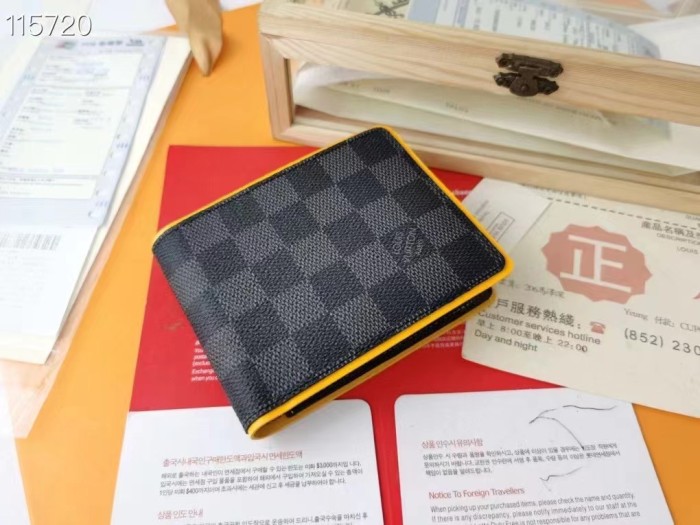LV Wallet M63260 LM06 12cm