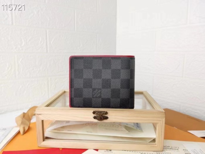 LV Wallet M63260 LM06 12cm