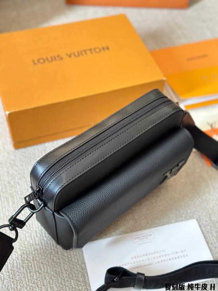 High quality LV Fastline Messenger Bag M22482 DB552 23.5cm