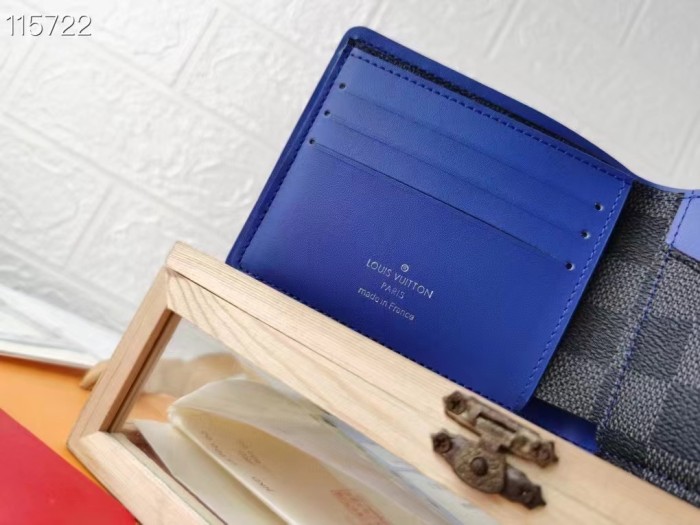 LV Wallet M63260 LM06 12cm