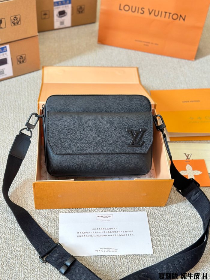 High quality LV Fastline Messenger Bag M22482 DB552 23.5cm