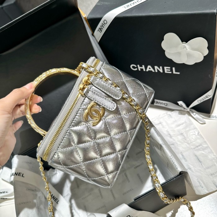 Chanel 23a Cosmetic Bag 002 DB081 16cm
