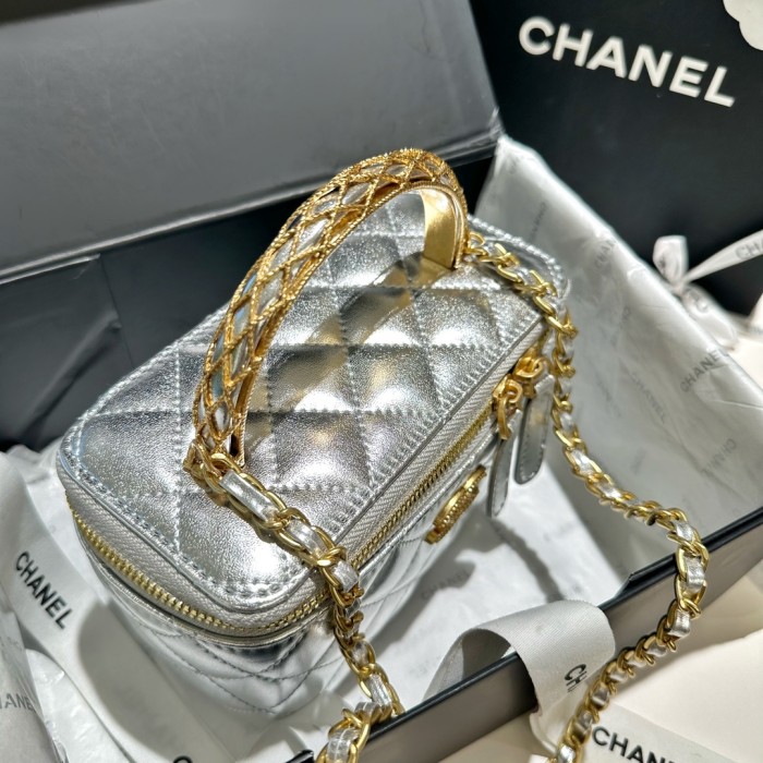 Chanel 23a Cosmetic Bag 002 DB081 16cm