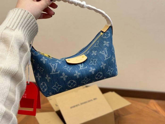 LV Shoulder Bag 003 DB041 20cm