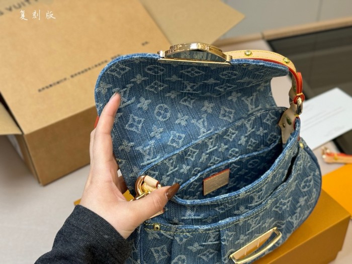 LV Shoulder Bag 001 DB522 26cm