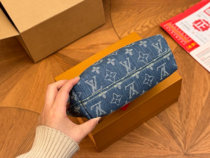 LV Shoulder Bag 003 DB041 20cm