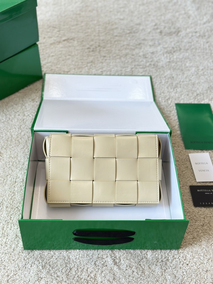 Bottega Veneta Cassette Bag 006 DB561 23cm