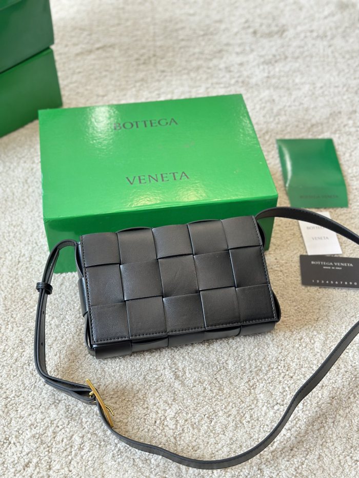 Bottega Veneta Cassette Bag 006 DB561 23cm