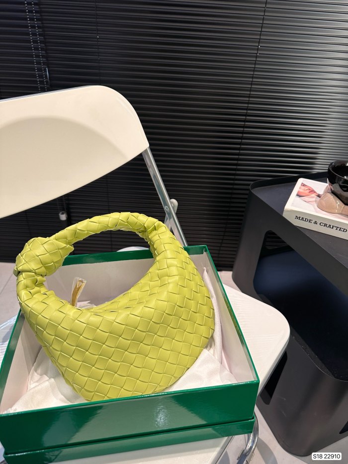 Bottega Veneta Handbag 22910 DB551 27cm