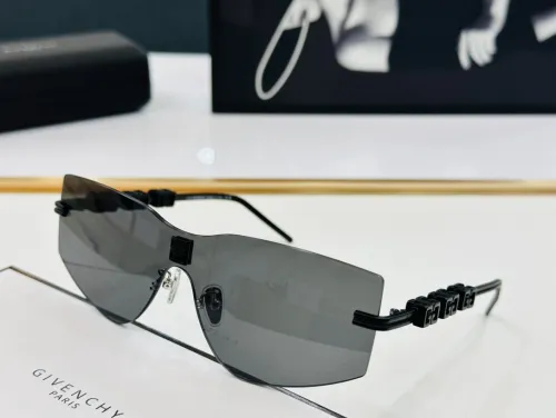Givenchy Sunglasses GV40043U SM051
