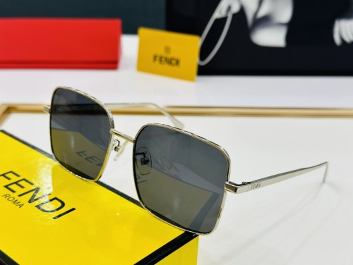 Fendi Sunglasses FE50063U SM051