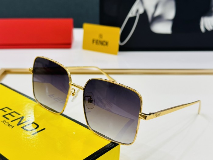Fendi Sunglasses FE50063U SM051