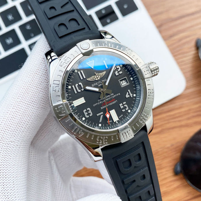 BREITLING AVENGER 43mm