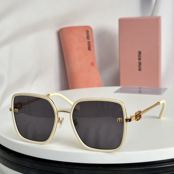 Miu Miu Sunglasses SMU 256YS SM061
