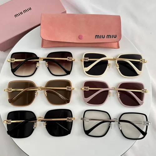 Miu Miu Sunglasses SMU 256YS SM061