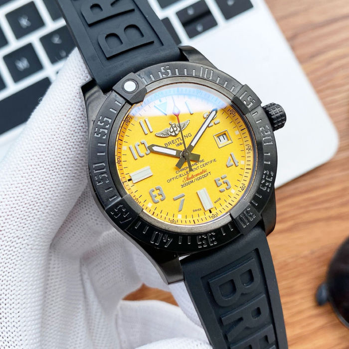 BREITLING AVENGER 43mm