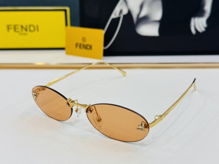 Fendi Sunglasses FE40046S SM021