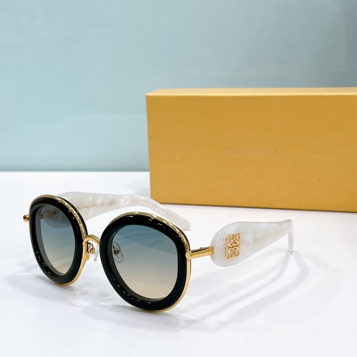 Loewe Sunglasses LW40149U SM051