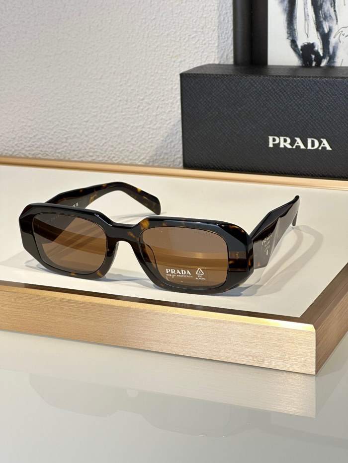 Prada Sunglasses SPR17w SM051